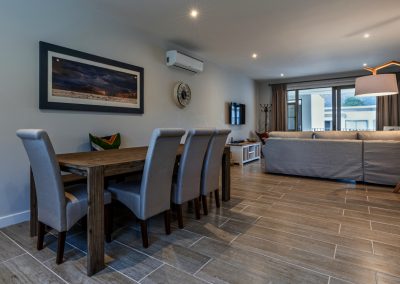 Olifants Retreat dining and living room