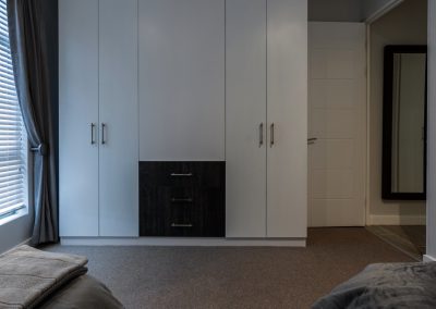 Olifants Retreat twin bedroom storage