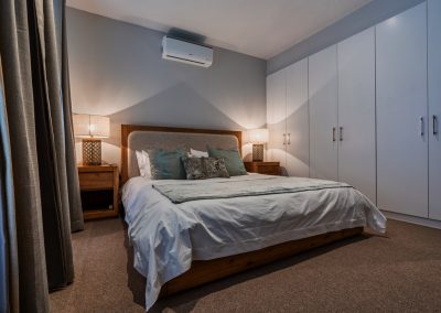 Olifants Retreat master bedroom storage