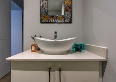 Olifants Retreat main shower room sink